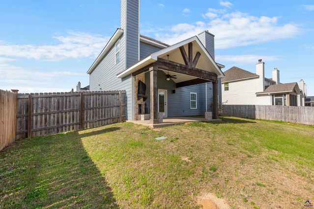 203 Amberley Court, Kathleen, GA 31047