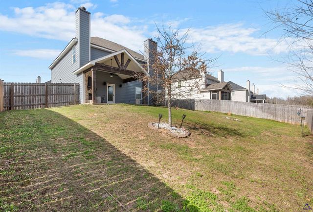 203 Amberley Court, Kathleen, GA 31047