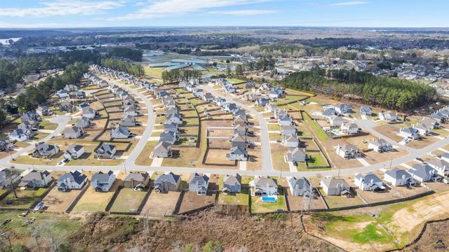 203 Amberley Court, Kathleen, GA 31047