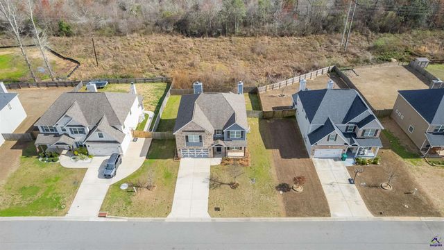 203 Amberley Court, Kathleen, GA 31047