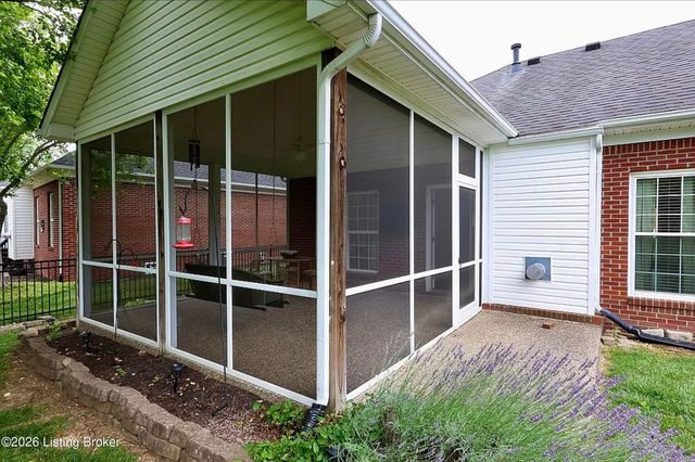 1403 Wellington Club Ct, Louisville, KY 40245