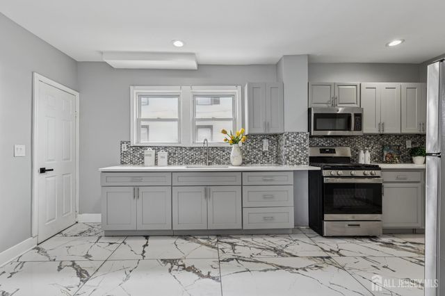 210 Rock Avenue, Piscataway, NJ 08854