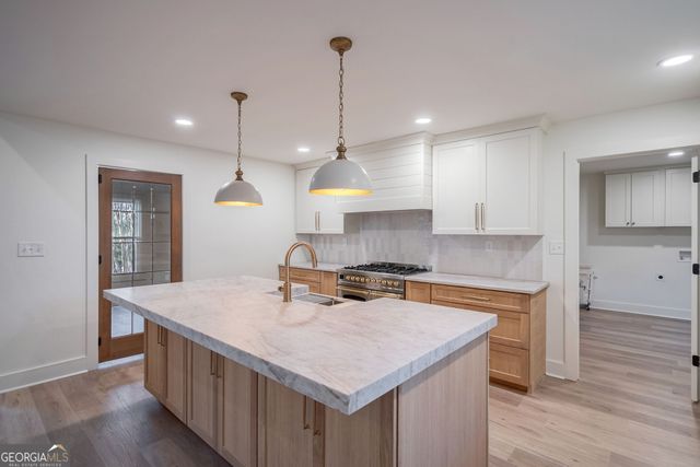 1131 HOLLOW CREEK Lane, Watkinsville, GA 30677