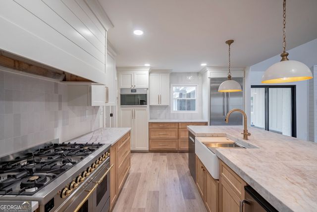 1131 HOLLOW CREEK Lane, Watkinsville, GA 30677