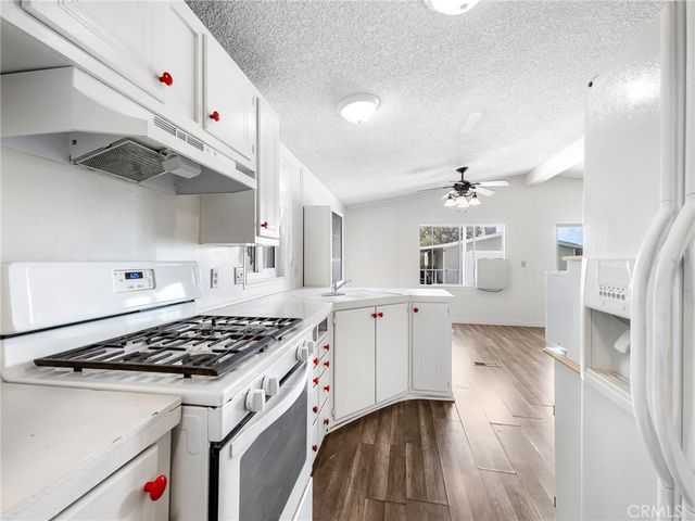 22020 Nisqually Road 3, Apple Valley, CA 92308