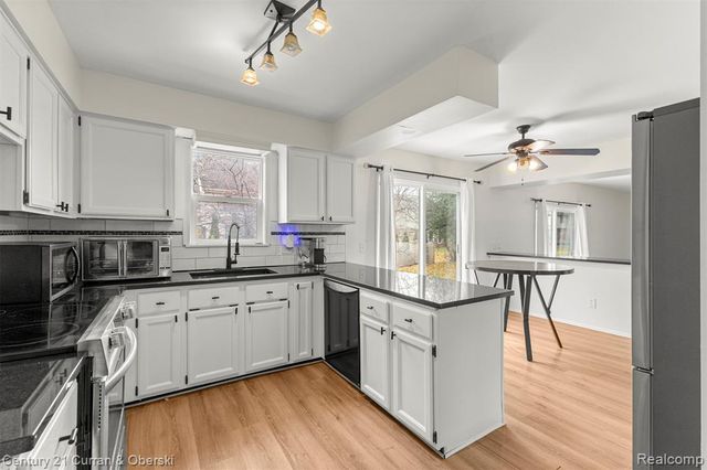 37829 Stableview Drive, Farmington Hills, MI 48335