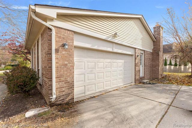 37829 Stableview Drive, Farmington Hills, MI 48335