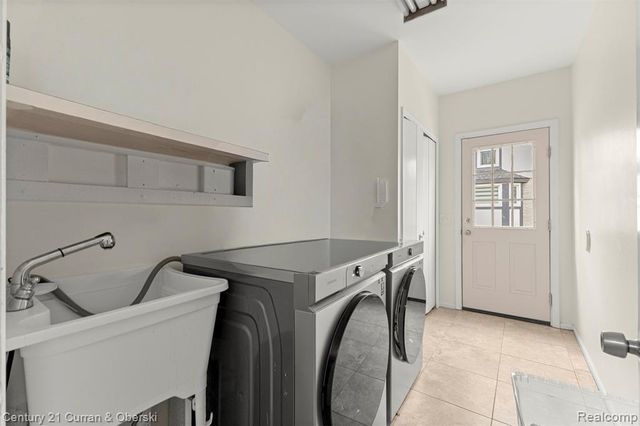 37829 Stableview Drive, Farmington Hills, MI 48335