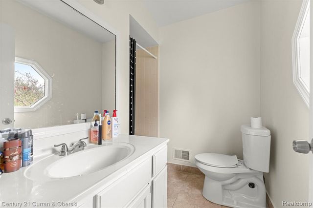 37829 Stableview Drive, Farmington Hills, MI 48335