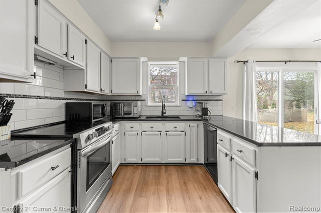 37829 Stableview Drive, Farmington Hills, MI 48335