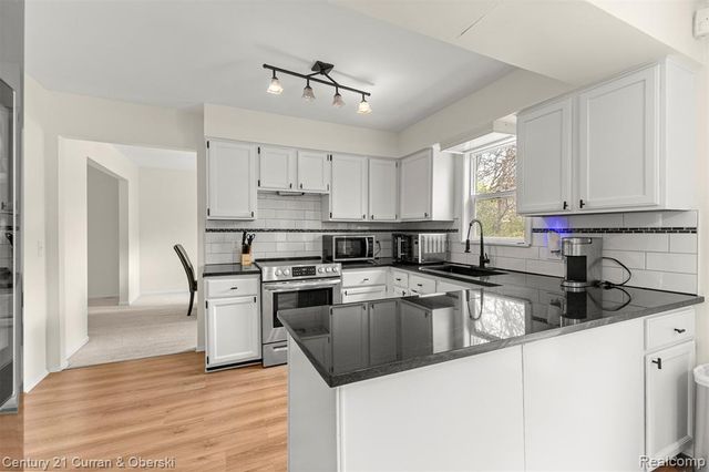 37829 Stableview Drive, Farmington Hills, MI 48335