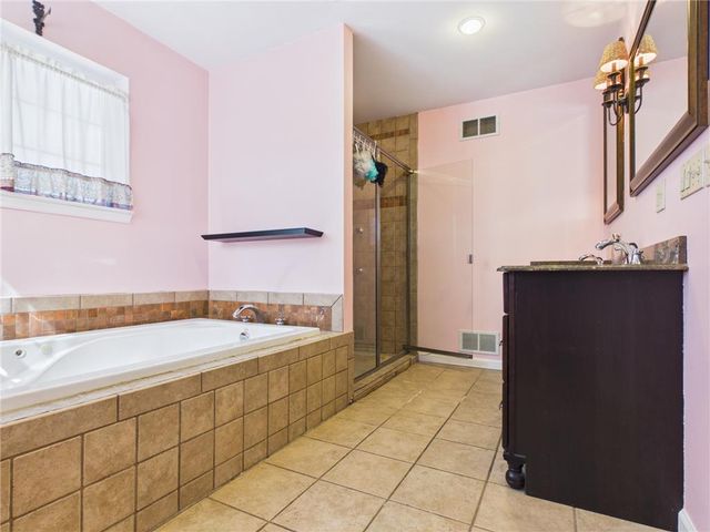 905 Cornwallis Drive, Forks Twp, PA 18040