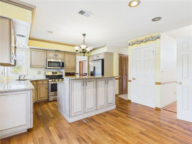 905 Cornwallis Drive, Forks Twp, PA 18040