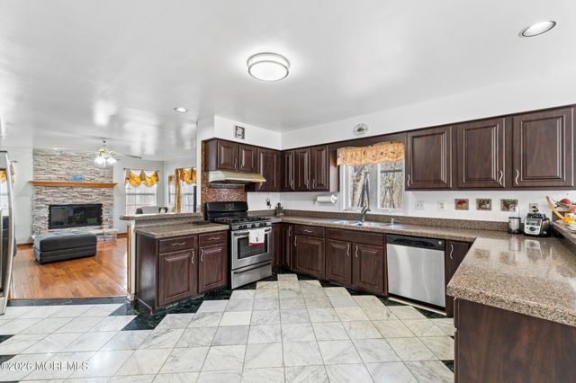 35 Trish Court, Matawan, NJ 07747