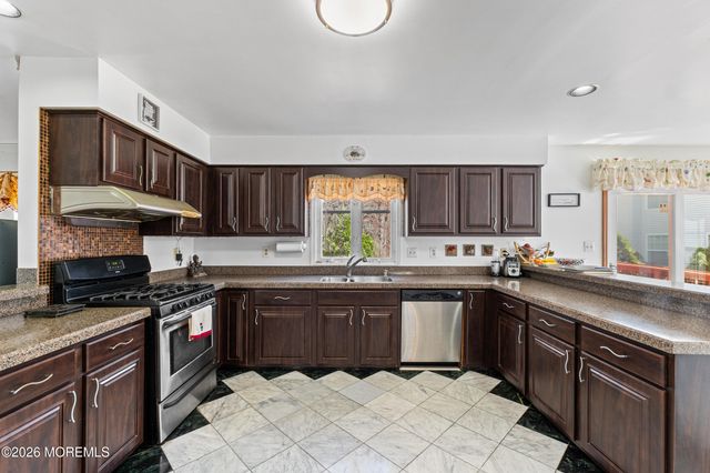35 Trish Court, Matawan, NJ 07747