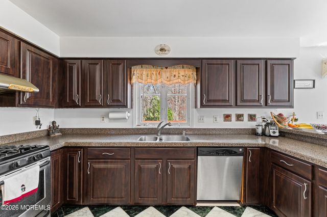 35 Trish Court, Matawan, NJ 07747