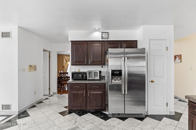 35 Trish Court, Matawan, NJ 07747