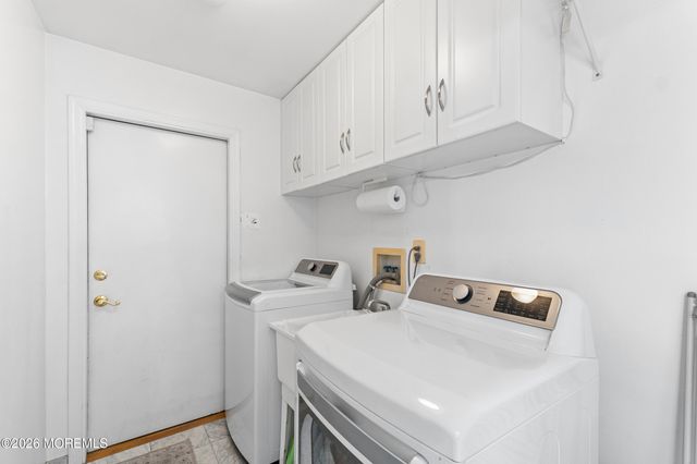 35 Trish Court, Matawan, NJ 07747