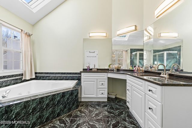 35 Trish Court, Matawan, NJ 07747
