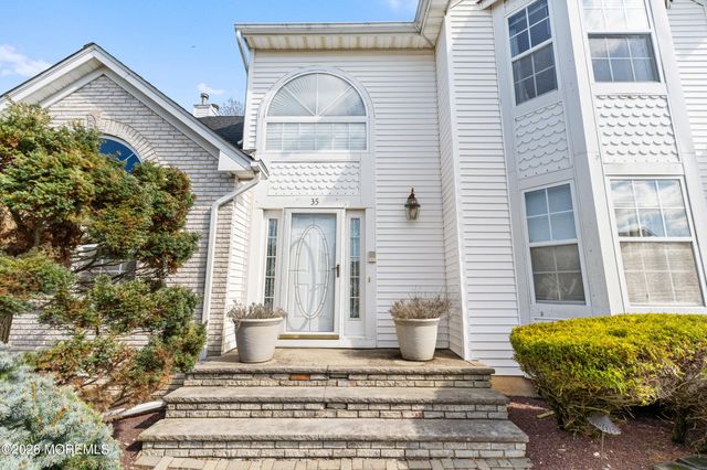 35 Trish Court, Matawan, NJ 07747
