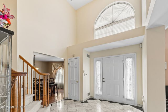 35 Trish Court, Matawan, NJ 07747
