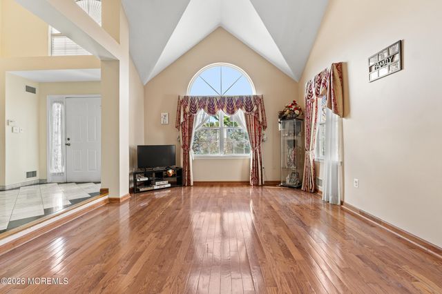 35 Trish Court, Matawan, NJ 07747