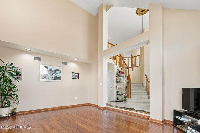 35 Trish Court, Matawan, NJ 07747