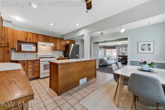 1012 Woodsboro Drive, Royal Oak, MI 48067