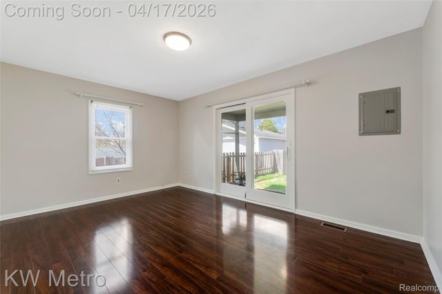 1012 Woodsboro Drive, Royal Oak, MI 48067