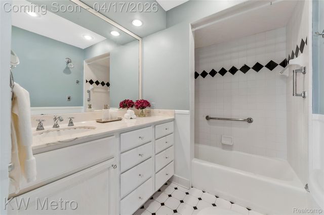 1012 Woodsboro Drive, Royal Oak, MI 48067