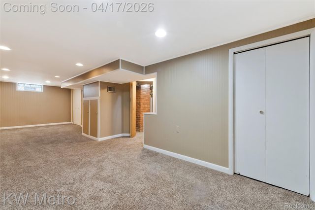 1012 Woodsboro Drive, Royal Oak, MI 48067