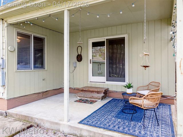 1012 Woodsboro Drive, Royal Oak, MI 48067