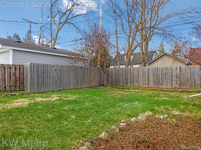 1012 Woodsboro Drive, Royal Oak, MI 48067