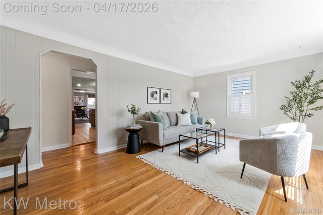 1012 Woodsboro Drive, Royal Oak, MI 48067