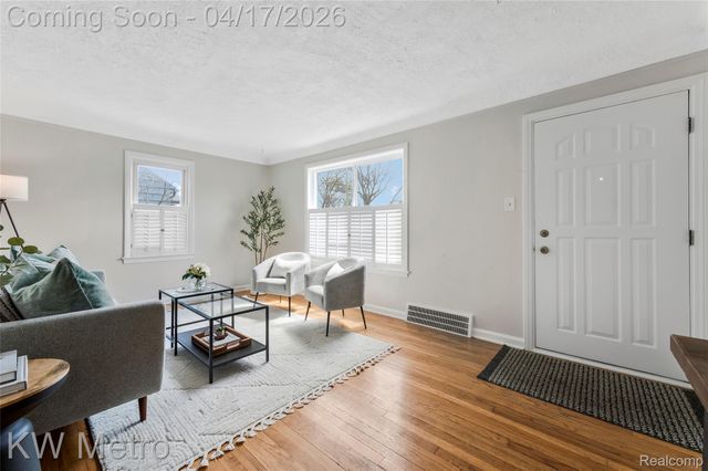 1012 Woodsboro Drive, Royal Oak, MI 48067