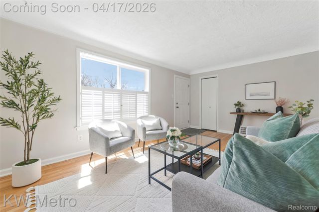 1012 Woodsboro Drive, Royal Oak, MI 48067