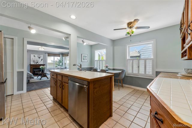 1012 Woodsboro Drive, Royal Oak, MI 48067