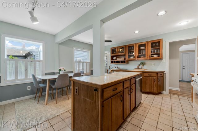 1012 Woodsboro Drive, Royal Oak, MI 48067