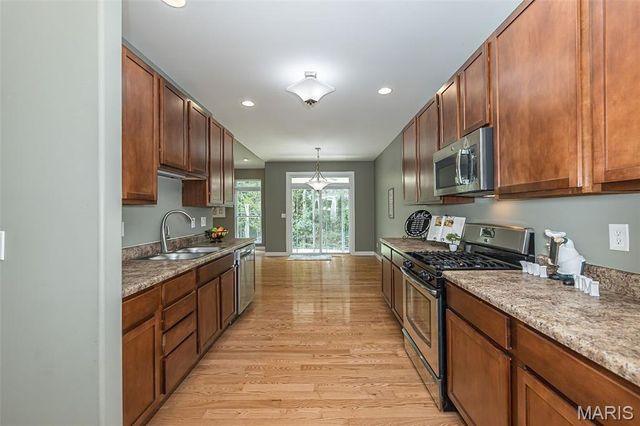 110 Sunset Villa Court, O'fallon, MO 63366