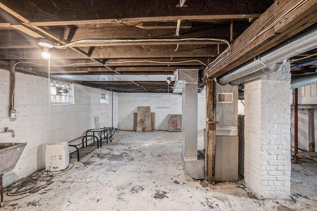 905 W Forest Avenue, Muskegon, MI 49441