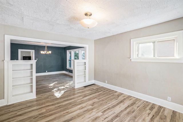 905 W Forest Avenue, Muskegon, MI 49441