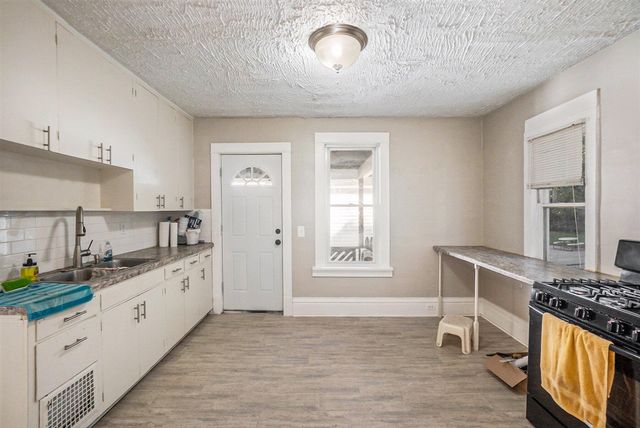 905 W Forest Avenue, Muskegon, MI 49441