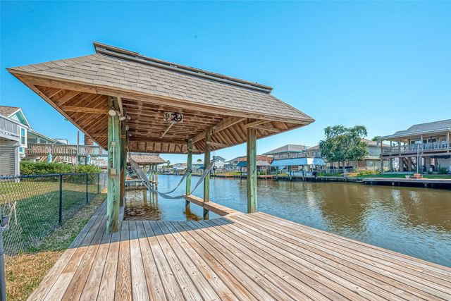 976 Bonita Street, Bayou Vista, TX 77563