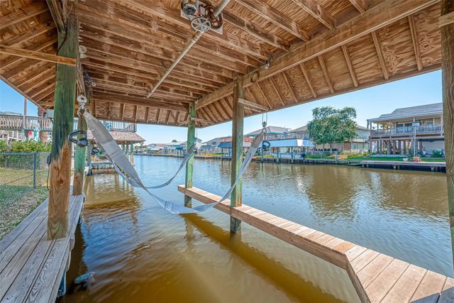 976 Bonita Street, Bayou Vista, TX 77563