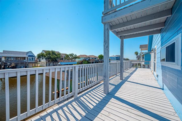976 Bonita Street, Bayou Vista, TX 77563
