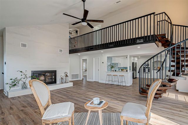 976 Bonita Street, Bayou Vista, TX 77563
