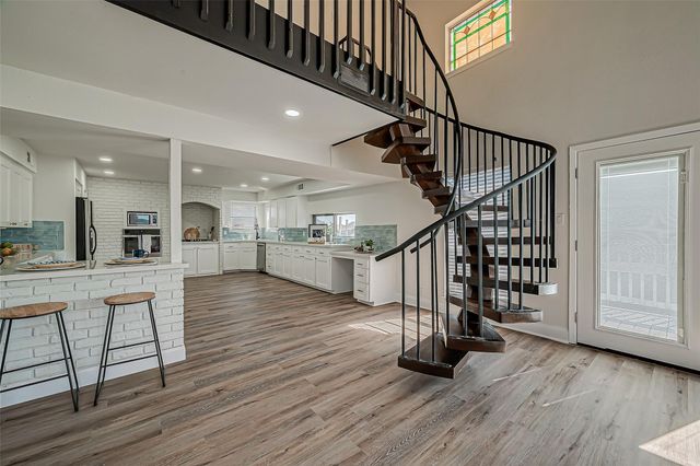 976 Bonita Street, Bayou Vista, TX 77563