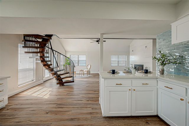 976 Bonita Street, Bayou Vista, TX 77563
