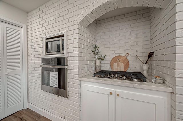 976 Bonita Street, Bayou Vista, TX 77563