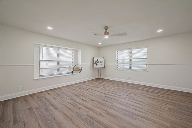 976 Bonita Street, Bayou Vista, TX 77563